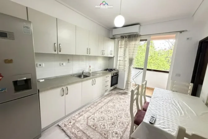 Tirane, jepet me qera apartament 1+1+Ballkon Kati 3, 85 m² 520 € (vasil shanto)