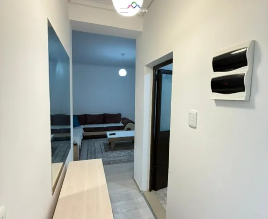 Tirane, jepet me qera apartament 1+1+Ballkon Kati 3, 85 m² 520 € (vasil shanto)