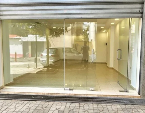 Tirane, shitet dyqan Kati 0, 40 m² 100.000 € 