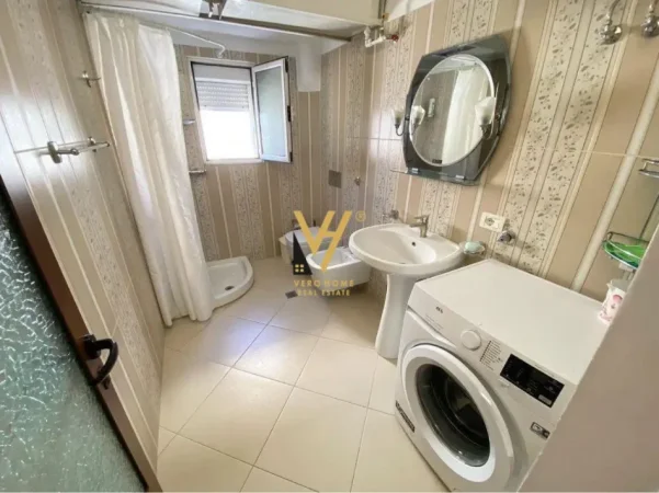 Tirane, jepet me qera apartament 1+1+Ballkon Kati 4, 55 m² 530 € (MINE PEZA)