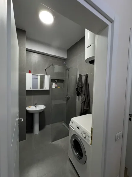 Tirane, jepet me qera apartament 1+1 Kati 4, 70 m² 400 € (ASTIR)