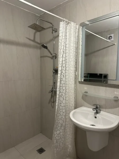 Tirane, jepet me qera apartament 1+1+Ballkon , 600 € (Don Bosko)