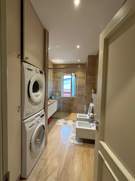 Tirane, shitet apartament 2+1 Kati 0, 150 m² 320.000 € 