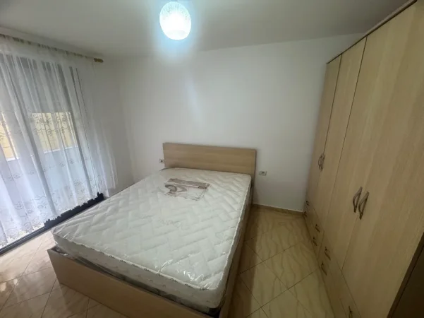 Tirane, jepet me qera apartament 1+1+Ballkon Kati 1, 65 m², Çmimi 43.000 Lekë të Reja, (Rruga Riza Cerova, Pranë Medresesë, Tiranë.)