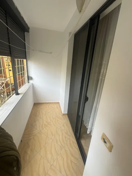 Tirane, jepet me qera apartament 1+1+Ballkon Kati 1, 65 m², Çmimi 43.000 Lekë të Reja, (Rruga Riza Cerova, Pranë Medresesë, Tiranë.)