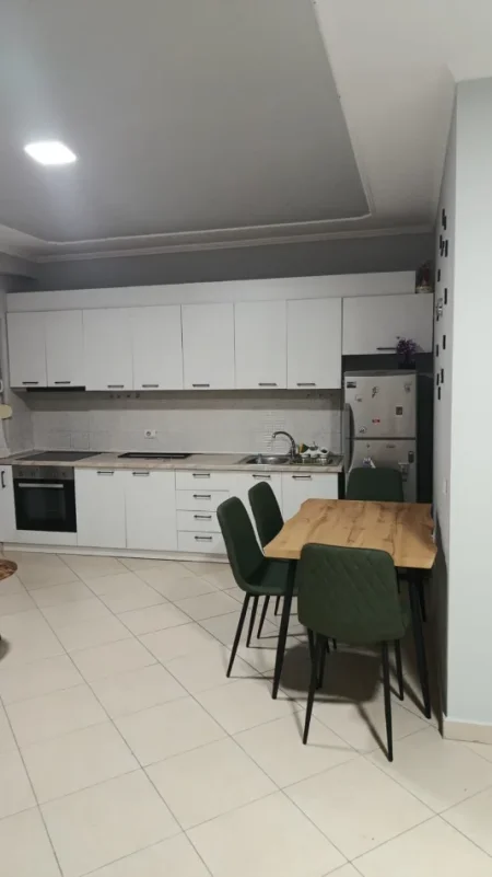 Tirane, jepet me qera apartament 2+1+Ballkon Kati 4, 86 m² 650 € 