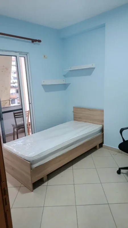 Tirane, jepet me qera apartament 2+1+Ballkon Kati 4, 86 m² 650 € 
