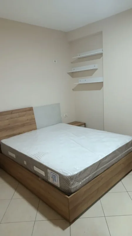 Tirane, jepet me qera apartament 2+1+Ballkon Kati 4, 86 m² 650 € 