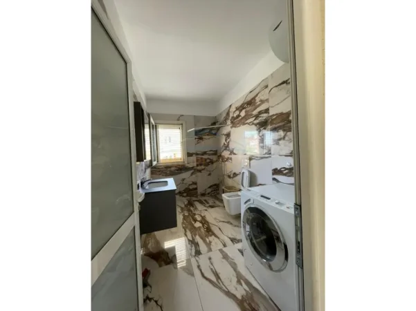 Tirane, jepet me qera apartament 2+1+Ballkon Kati 2, 110 m² 650 € (sauk)