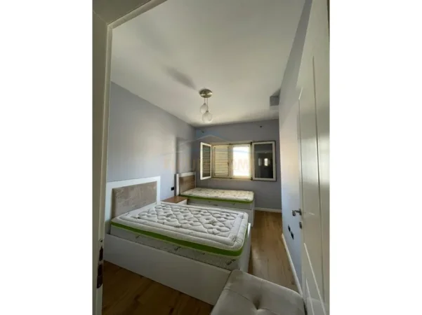Tirane, jepet me qera apartament 2+1+Ballkon Kati 2, 110 m² 650 € (sauk)