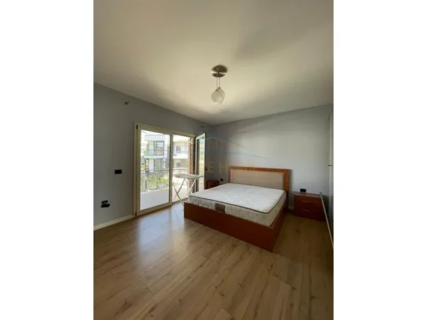 Tirane, jepet me qera apartament 2+1+Ballkon Kati 2, 110 m² 650 € (sauk)