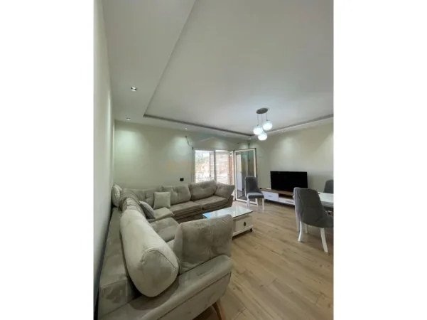 Tirane, jepet me qera apartament 2+1+Ballkon Kati 2, 110 m² 650 € (sauk)