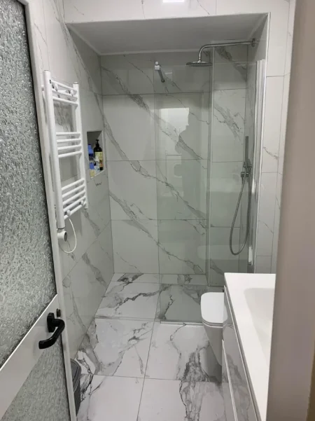 Tirane, jepet me qera apartament 1+1 Kati 3, 60 m², Çmimi 45.000 Lekë të Reja,(Pranë Pediatrisë, Rruga Kongresi Manastirit, Tiranë)