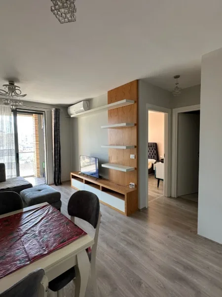 Tirane, jepet me qera apartament 1+1+Ballkon Kati 5, 65 m² 600 € (Don Bosco)