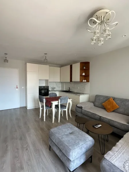 Tirane, jepet me qera apartament 1+1+Ballkon Kati 5, 65 m² 600 € (Don Bosco)