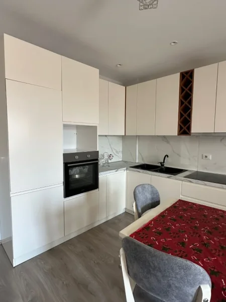 Tirane, jepet me qera apartament 1+1+Ballkon Kati 5, 65 m² 600 € (Don Bosco)