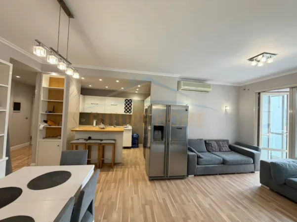 Tirane, jepet me qera apartament 3+1 Kati 3, 105 m² 820 € (Stacioni Trenit)