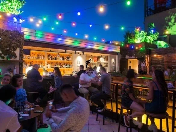 Tirane, jepet me qera lokal Kati 0, 340 m² 5.000 € (BLLOK)