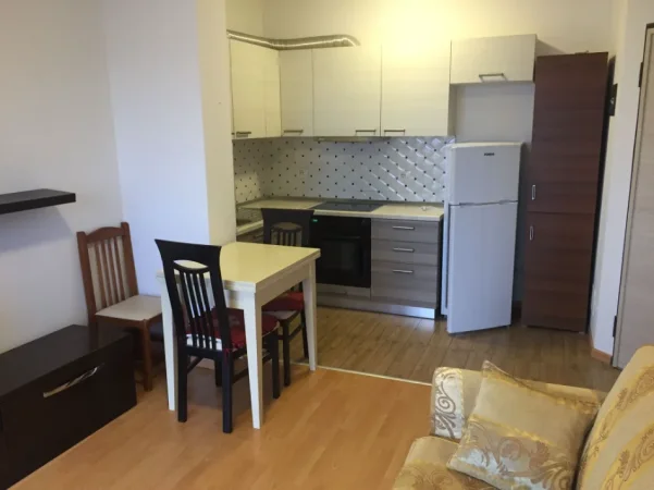 Tirane, jepet me qera apartament 1+1+Ballkon Kati 6, 55 m² 600 € (Tek Xhamlliku)