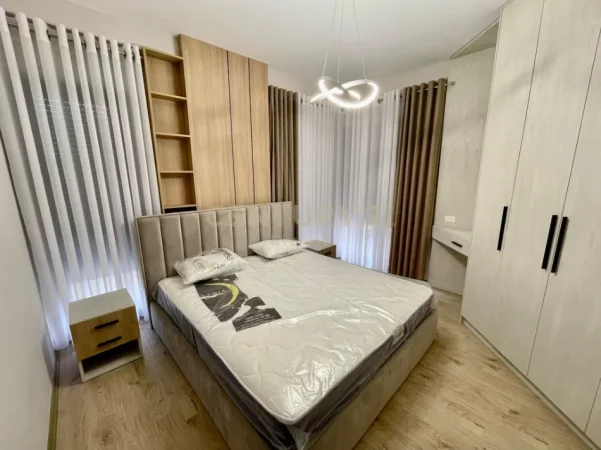Tirane, jepet me qera apartament 2+1+Ballkon Kati 4, 100 m² 1.500 € 