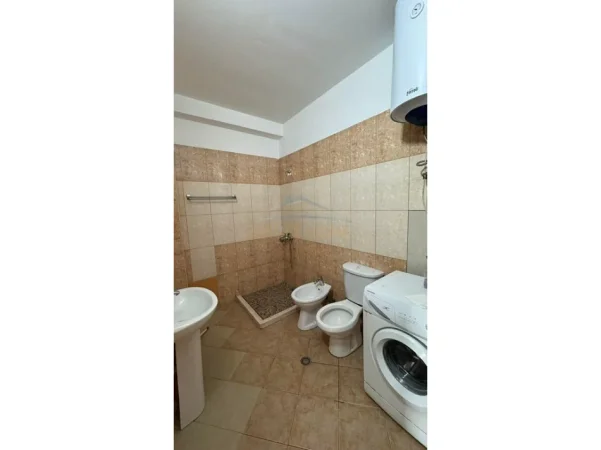 Tirane, shitet apartament 2+1+Ballkon Kati 8, 103 m² 158.000 € (PALLATET ROMARJO)  UNA67639