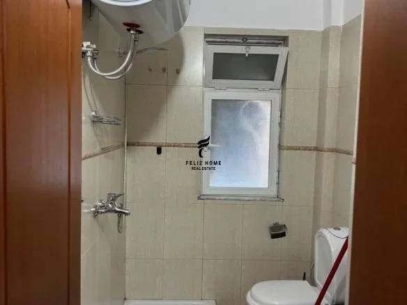 Tirane, jepet me qera apartament 1+1 Kati 5, 65 m² 400 € (SHKOLLA E BASHKUAR)