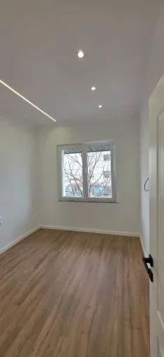 Tirane, shitet apartament 2+1+Aneks+Ballkon Kati 3, 64 m² 148.000 € (shkolla e kuqe)