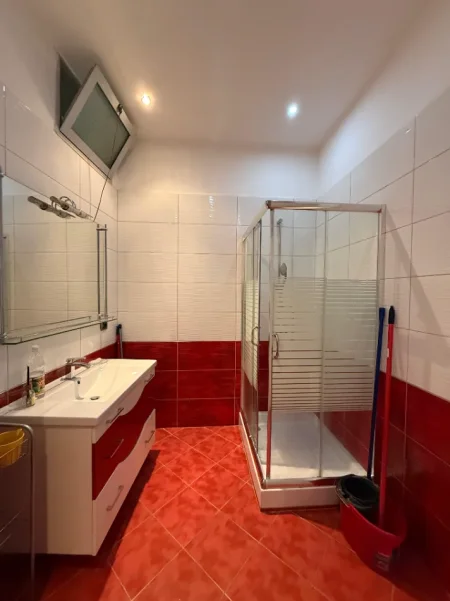 Tirane, shitet apartament 2+1+Ballkon , 119 m² 250.000€, Kompleksi Halili, prane Selvise