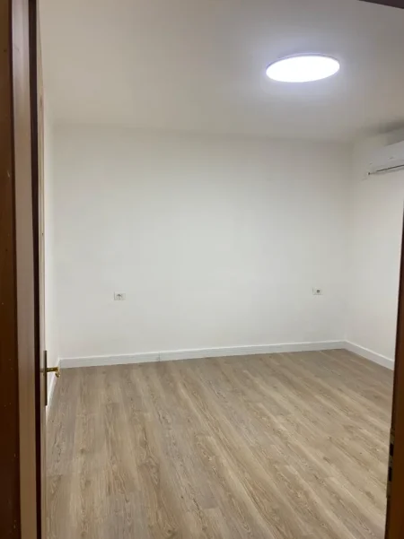 Tirane, jepet me qera apartament Kati 1, 35 m² 300 € 