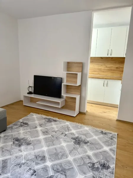 Tirane, jepet me qera apartament 1+1 Kati 2, 70 m² 500 € (Rruga Bardhyl)