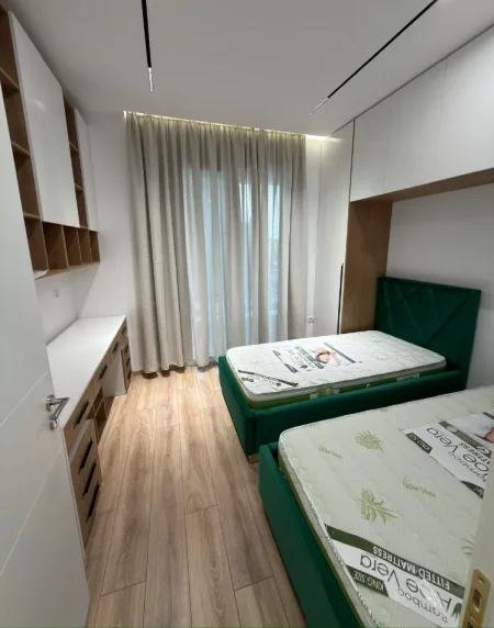 Tirane, jepet me qera apartament 2+1 , 100 m² 1.000 € 