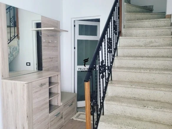 Tirane, jepet me qera apartament duplex 1+1 Kati 1, 90 m² 500 € (ALI DEMI)