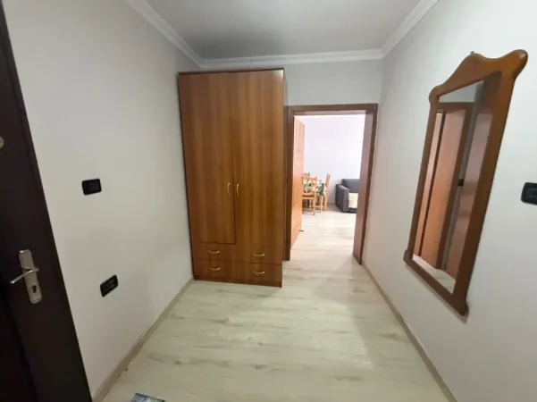 Tirane, jepet me qera 1+1 Kati 5, 70 m² 500 € (Myslym Shyri)