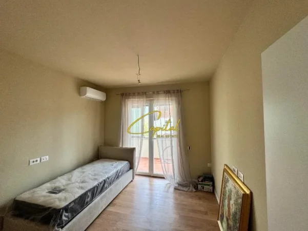 Tirane, jepet me qera apartament 2+1 Kati 2, 100 m² 1.100 € (RRUGA E DURRESIT)