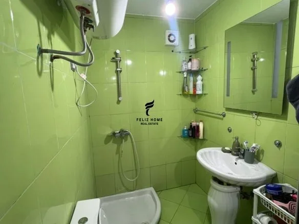 Tirane, jepet me qera apartament 2+1 Kati 1, 120 m² 550 € (ALI DEMI)