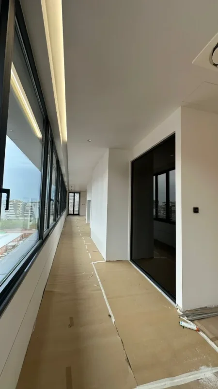 Tirane, jepet me qera zyre Kati 8, 576 m² 10.000 € (Kompleksi Delijorgji)
