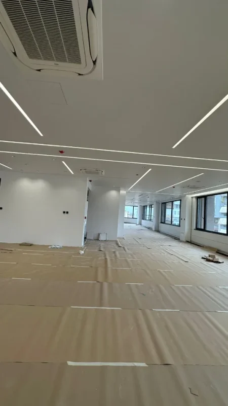 Tirane, jepet me qera zyre Kati 8, 576 m² 10.000 € (Kompleksi Delijorgji)
