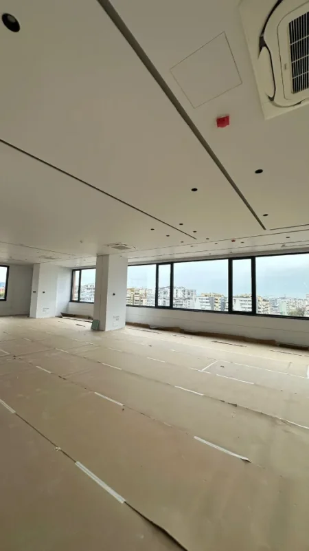 Tirane, jepet me qera zyre Kati 8, 576 m² 10.000 € (Kompleksi Delijorgji)