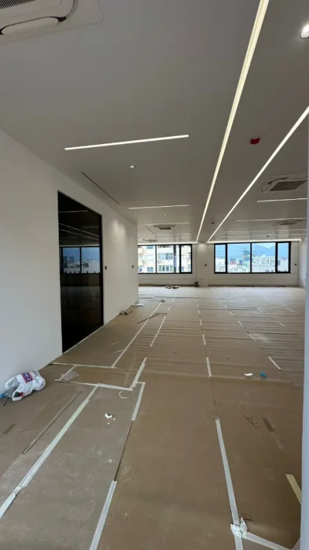 Tirane, jepet me qera zyre Kati 8, 576 m² 10.000 € (Kompleksi Delijorgji)