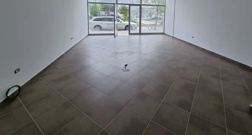 Tirane, jap me qera dyqan Kati 0, 52 m² 400 € (ASTIR)
