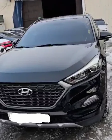 Tirane, shes SUV Hyundai Tucson Nafte, e zeze automatik Kondicioner 90.000 km 12.000 €