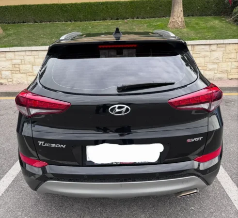 Tirane, shes SUV Hyundai Tucson Nafte, e zeze automatik Kondicioner 90.000 km 12.000 €