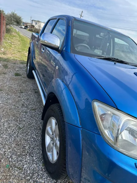 Shkoder, shitet SUV toyota hi lux Nafte, blu automatik Kondicioner 230.000 km 9.700 €
