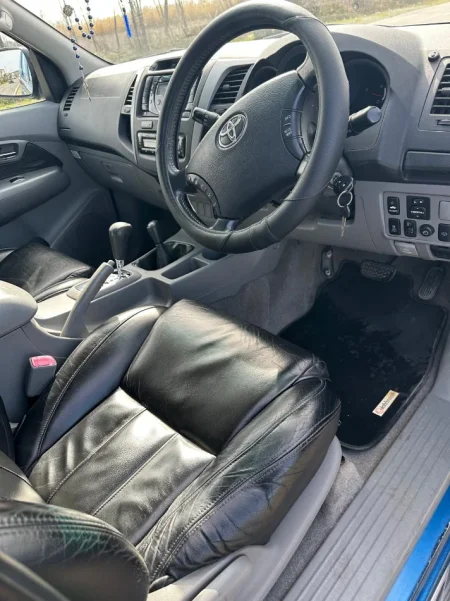 Shkoder, shitet SUV toyota hi lux Nafte, blu automatik Kondicioner 230.000 km 9.700 €