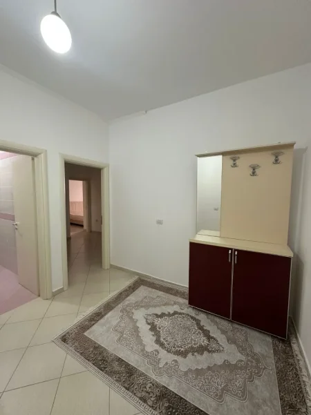 Tirane, jepet me qera apartament 1+1+Ballkon Kati 1, 65 m² 500 € 