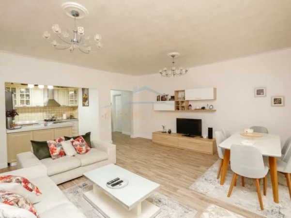Tirane, jepet me qera apartament 3+1+2 Kati 16, 157 m² 1.500 € (QENDER , 9-Kateshet)
