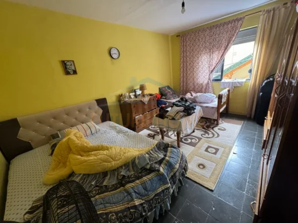 Tirane, shitet apartament 2+1 Kati 2, 75 m² 145.000 € (ISH PARKU AUTOBUZAVE)