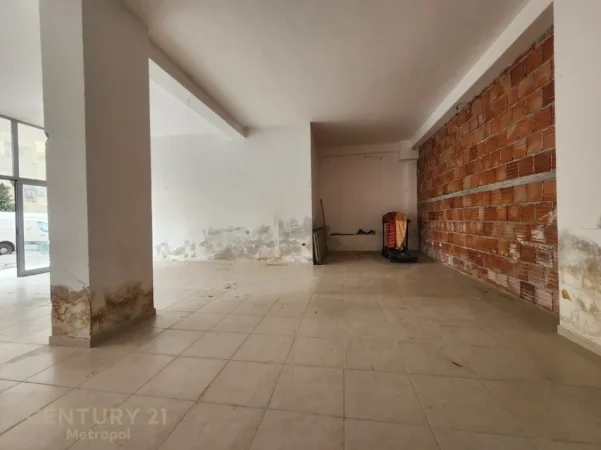 Tirane, jepet me qera ambjent biznesi Kati 0, 140 m² 800 €