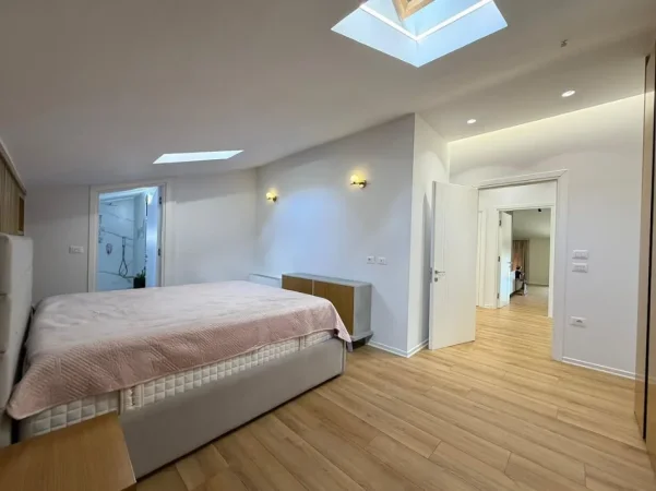 Tirane, shitet apartament 2+1 Kati 3, 200 m² (TEG)
