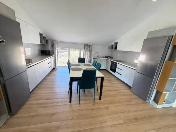 Tirane, shitet apartament 2+1 Kati 3, 200 m² (TEG)